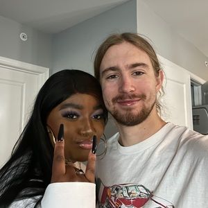 Meet your Posher, Logan